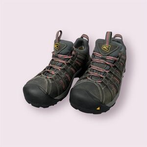 Ladies Keen Voyager Pre-Owned Hiking Boots Size 9M